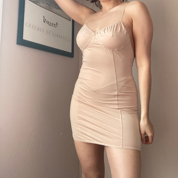 Nude mesh embroidered dress - Picture 9 of 11